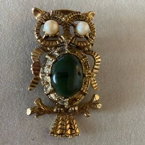 Owl fashion pin with green and pearl stones. Brass metal. 2” looks great on!
